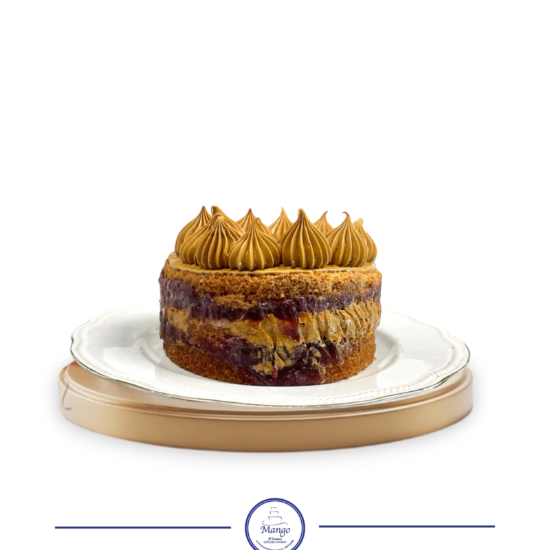 Torta Bizcocho harina de almendras, rellena de manjar y mermelada de frambuesa, decorada con nueces. Sin azúcar añadida, sin gluten.